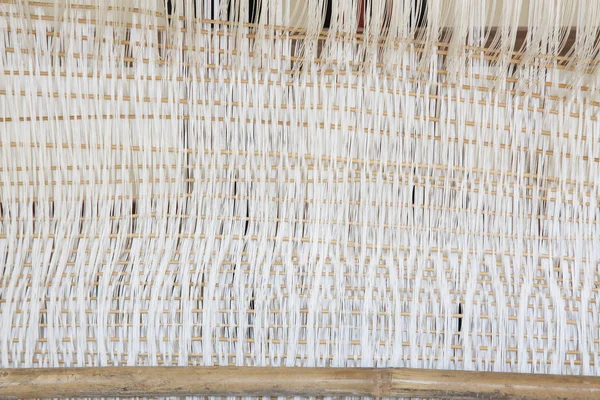 古い織り機、糸のスレッド. — ストック写真