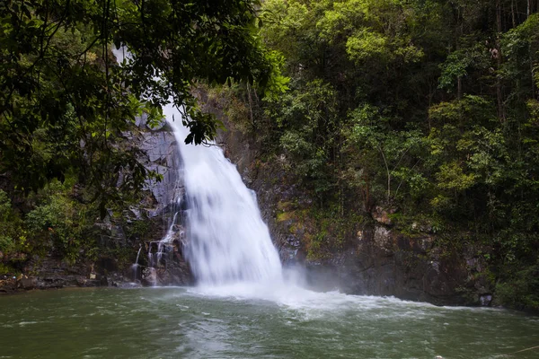 龍滝国立公園はナコンラチャシマの魅力の 1 つ — ストック写真