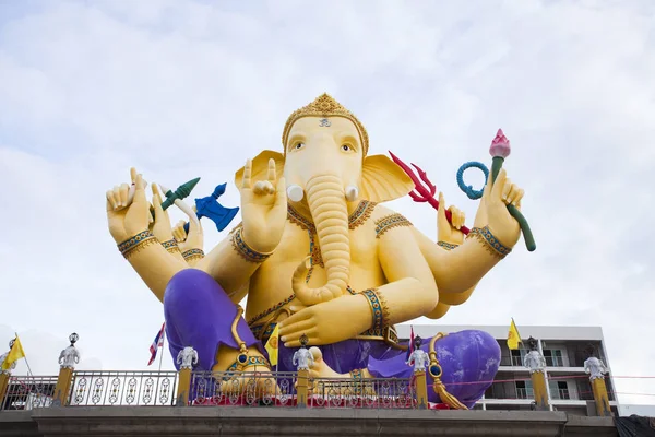 Ganesha god standbeeld — Stockfoto