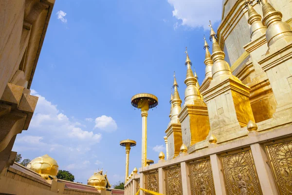 Hermoso templo tailandés —  Fotos de Stock