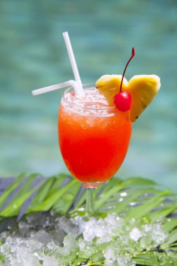 Buz kokteyli cosmopolitan.