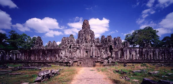 Cambodia. Enigmatic  is a popular tourist attraction. — Stock Photo, Image
