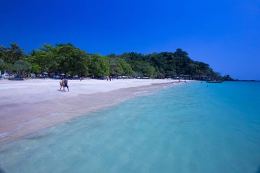  Koh Ma Adası, Trang Bölgesi Tayland, Sairee Sahili 'nde uçurum, Pakmeng Denizi