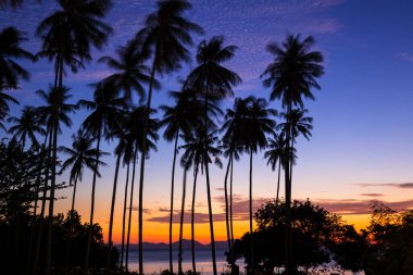 Alacakaranlık zamanı deniz manzarası Ban Khlong Muang, Krabi, Tayland, hava manzarası .