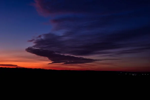 Günbatımı Akşam Gökyüzü Başka Bir Açıdan Bulutlarla — Stok fotoğraf