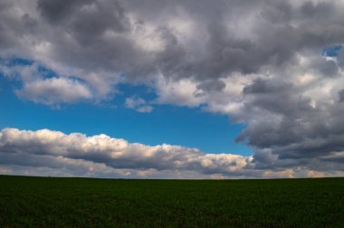 Mavi Gökyüzü bulutlu alan