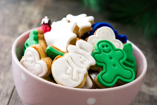 Weihnachtsplätzchen in einer rosa Schüssel — Stockfoto