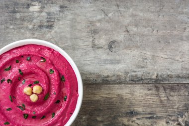 Pancar humus beyaz kase