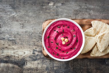 Pancar humus beyaz kase