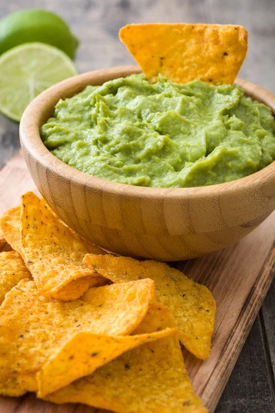 Nachos e guacamole — Fotografia de Stock