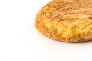 Geleneksel İspanyol omleti beyaz arka plan üzerinde izole