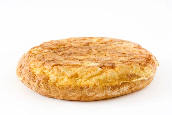 Tortilla española tradicional aislada sobre fondo blanco — Foto de Stock