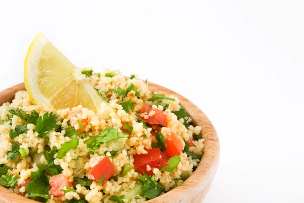 Tabbouleh sallad med couscous och grönsaker — Stockfoto