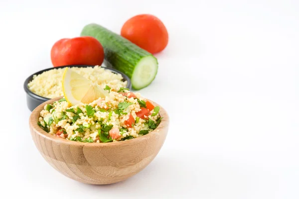 Tabbouleh sallad med couscous och grönsaker isolerad på vit bakgrund — Stockfoto