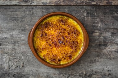 İspanyol tatlı. Crema catalana ahşap tablo