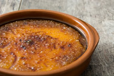İspanyol tatlı. Crema catalana ahşap tablo