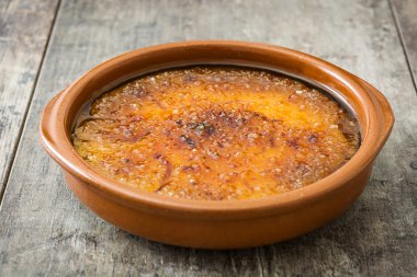 İspanyol tatlı. Crema catalana ahşap tablo
