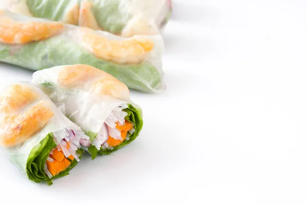 Rolos vietnamitas com legumes, macarrão de arroz e camarões isolados em fundo branco — Fotografia de Stock