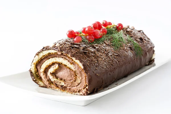 Elszigetelt ribizli torta csokoládé yule log — Stock Fotó