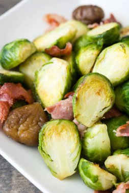 Brüksel lahanası kestane ve pastırma ile