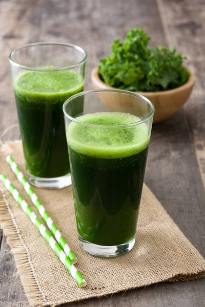 Smoothie with kale in glass on wooden background.Copyspace — Stock Photo, Image
