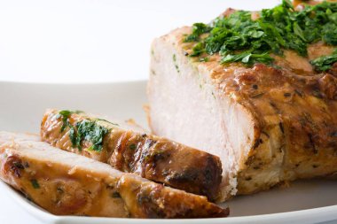 Beyaz arka plan üzerinde izole kavrulmuş domuz eti