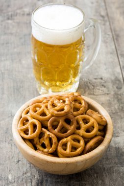 Simit kase ve bira ahşap tablo