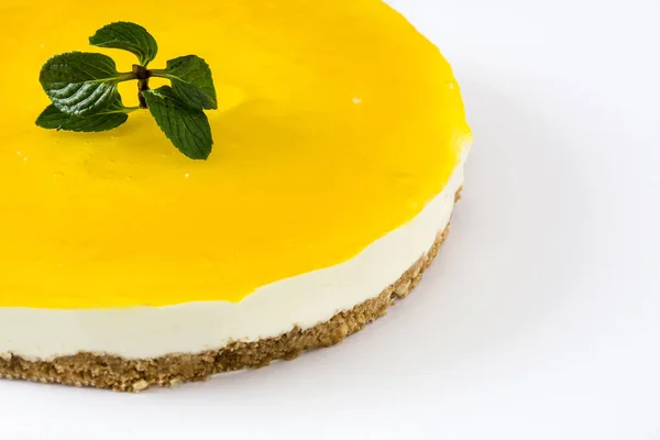 Tarta de limón aislada sobre fondo blanco —  Fotos de Stock