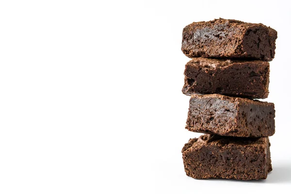 Brownie σοκολάτας κομμάτια που απομονώνονται σε λευκό φόντο — Φωτογραφία Αρχείου