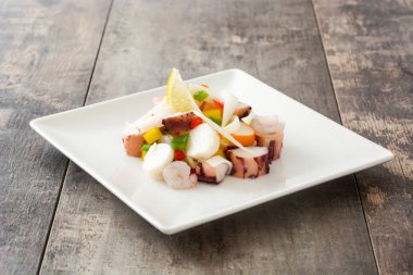 Peru'dan geleneksel deniz ürünleri ceviche ahşap tablo