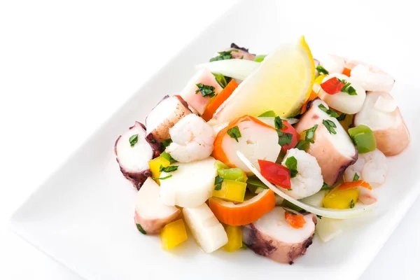 Perinteiset mereneläviä ceviche Perusta eristetty — kuvapankkivalokuva