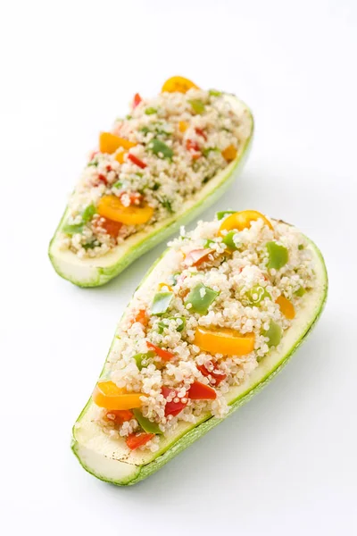 Calabacín relleno con quinua y verduras, aislado sobre fondo blanco — Foto de Stock