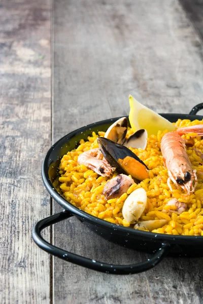 Traditional spanish seafood paella on wooden background — Stock Photo, Image