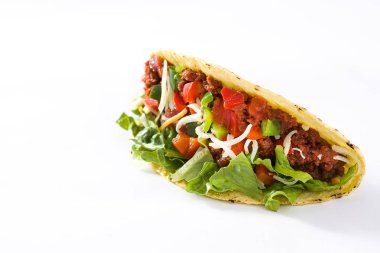 Et ve sebze, beyaz arka plan üzerinde izole ile geleneksel Meksika tacos