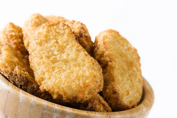 Nuggets z kurczaka smażone w miska na białym tle — Zdjęcie stockowe