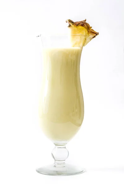 Cocktail Pia colada isolado sobre fundo branco. Espaço de cópia . — Fotografia de Stock