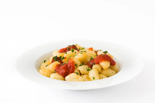 Gnocchi con salsa de tomate aislado sobre fondo blanco.Vista superior — Foto de Stock