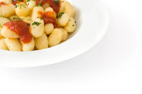 Gnocchi con salsa de tomate aislado sobre fondo blanco . — Foto de Stock