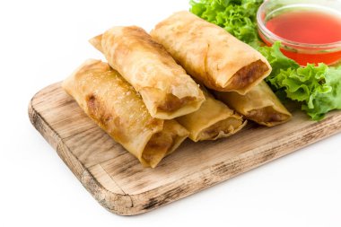 Beyaz arka plan üzerinde izole sebze böreği