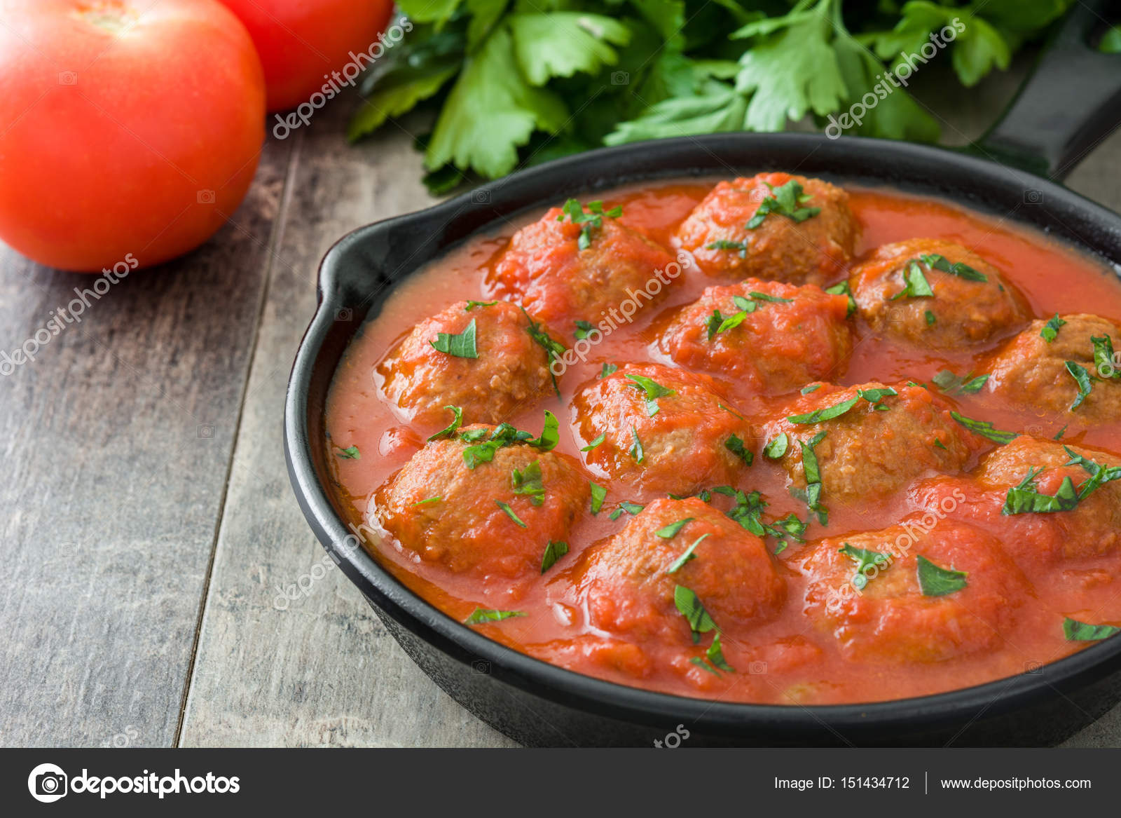 Domates Soslu Köfte Domates Soslu Köfte