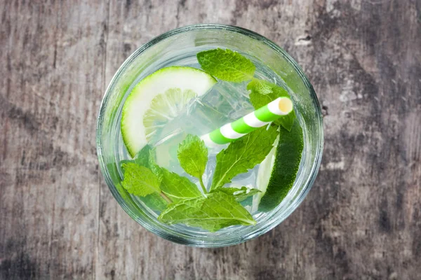 Mojito cocktail in glass on wooden background — Stock Photo, Image