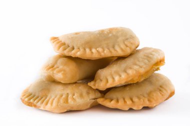 Beyaz arka plan üzerinde izole tipik İspanyol empanadas