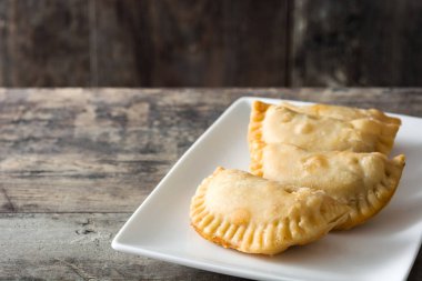 Tipik İspanyol empanadas ahşap tablo