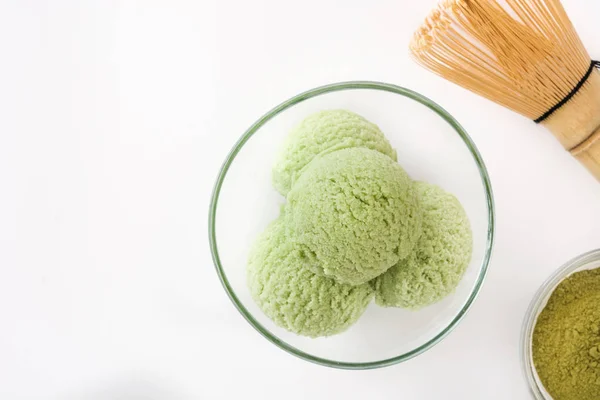 Té verde helado matcha aislado sobre fondo blanco —  Fotos de Stock