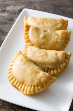 Tipik İspanyol empanadas ahşap tablo