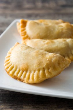 Tipik İspanyol empanadas ahşap tablo