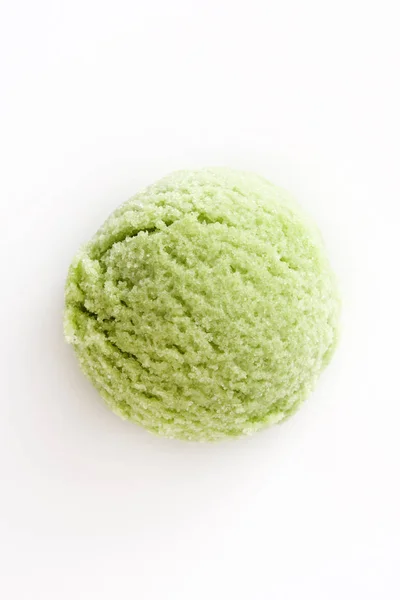 Té verde helado matcha aislado sobre fondo blanco — Foto de Stock