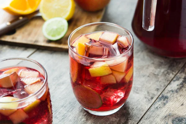 Sangria içki cam ahşap tablo — Stok fotoğraf