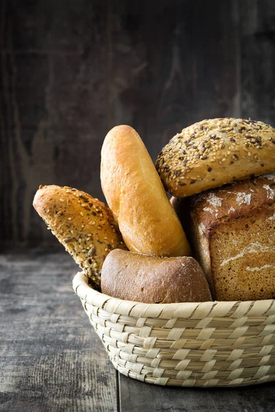 Karışık ekmek sepeti ahşap tablo