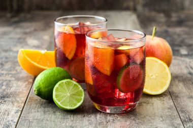 Sangria içki cam ahşap tablo